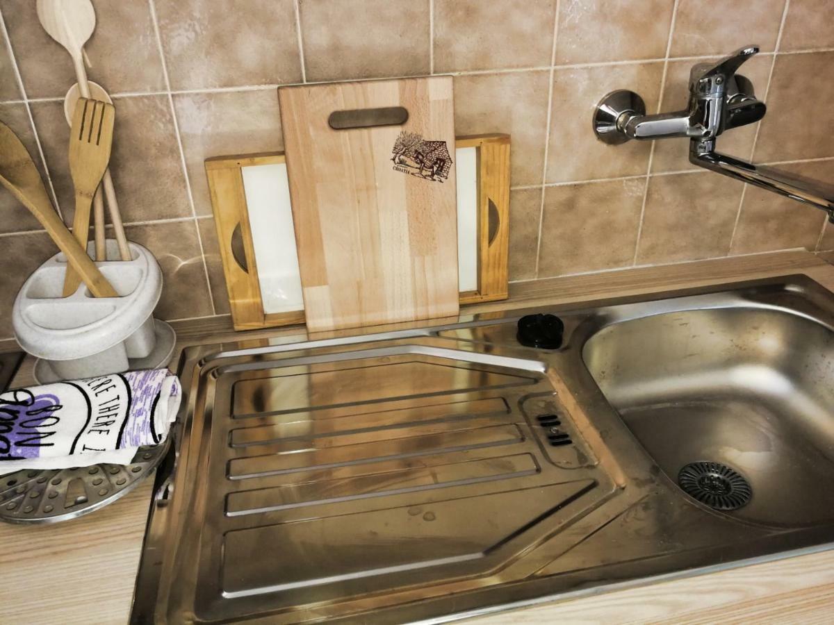 Apartman Damir Sumartin Esterno foto