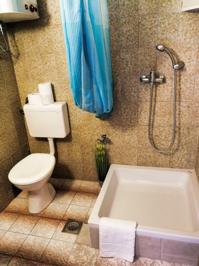Apartman Damir Sumartin Esterno foto